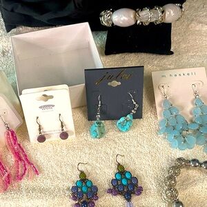 Like this listing when I go live with my jewelry show listing